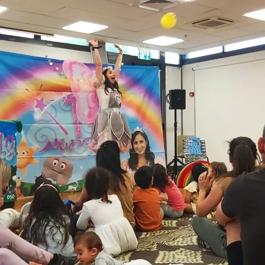 הצגת רגשות האור שבי - חן פיית הרגשות