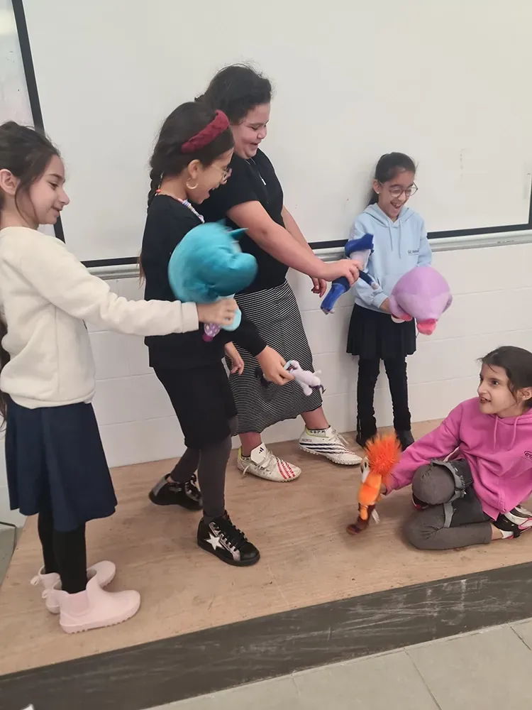סדנאות תיאטרון בובות - חן פיית הרגשות