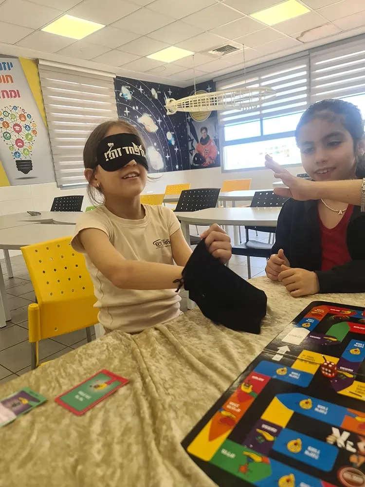סדנאות תיאטרון בובות - חן פיית הרגשות